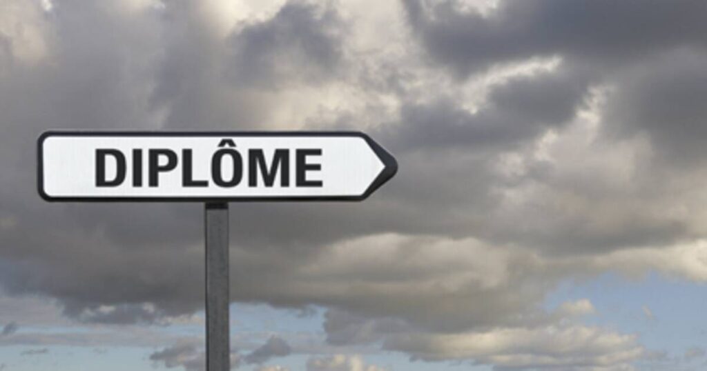 Faux diplôme de qualité supérieure